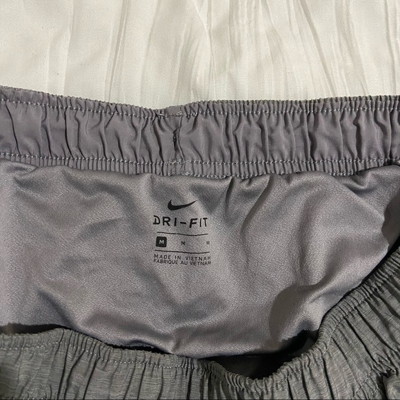 nike womens running shorts - Picture 3 of 3